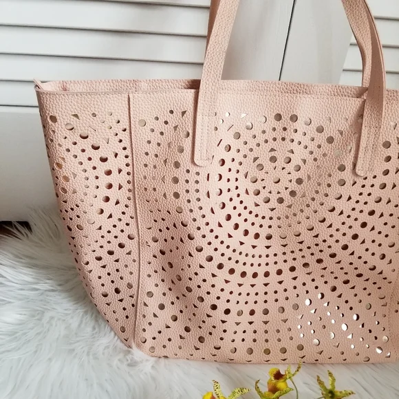 Bath & Body Works Pink Blush Metalic Tote Bag.... - Picture 8 of 16